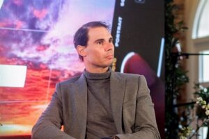 Rafa Nadal con traje