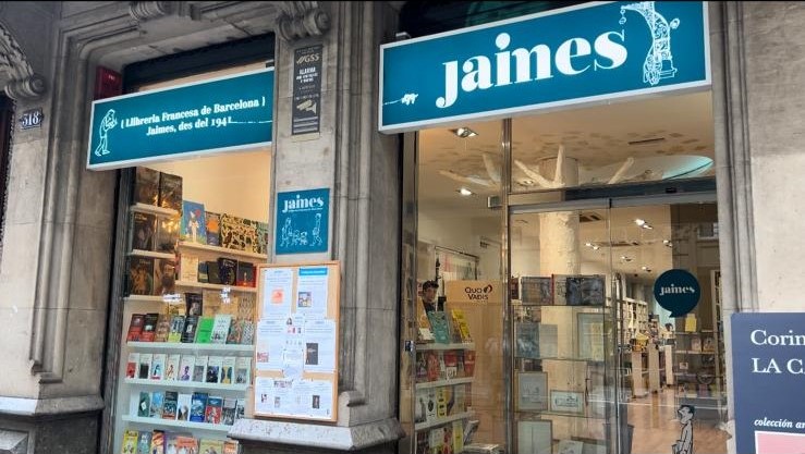 The window display at Jaimes nookshop.