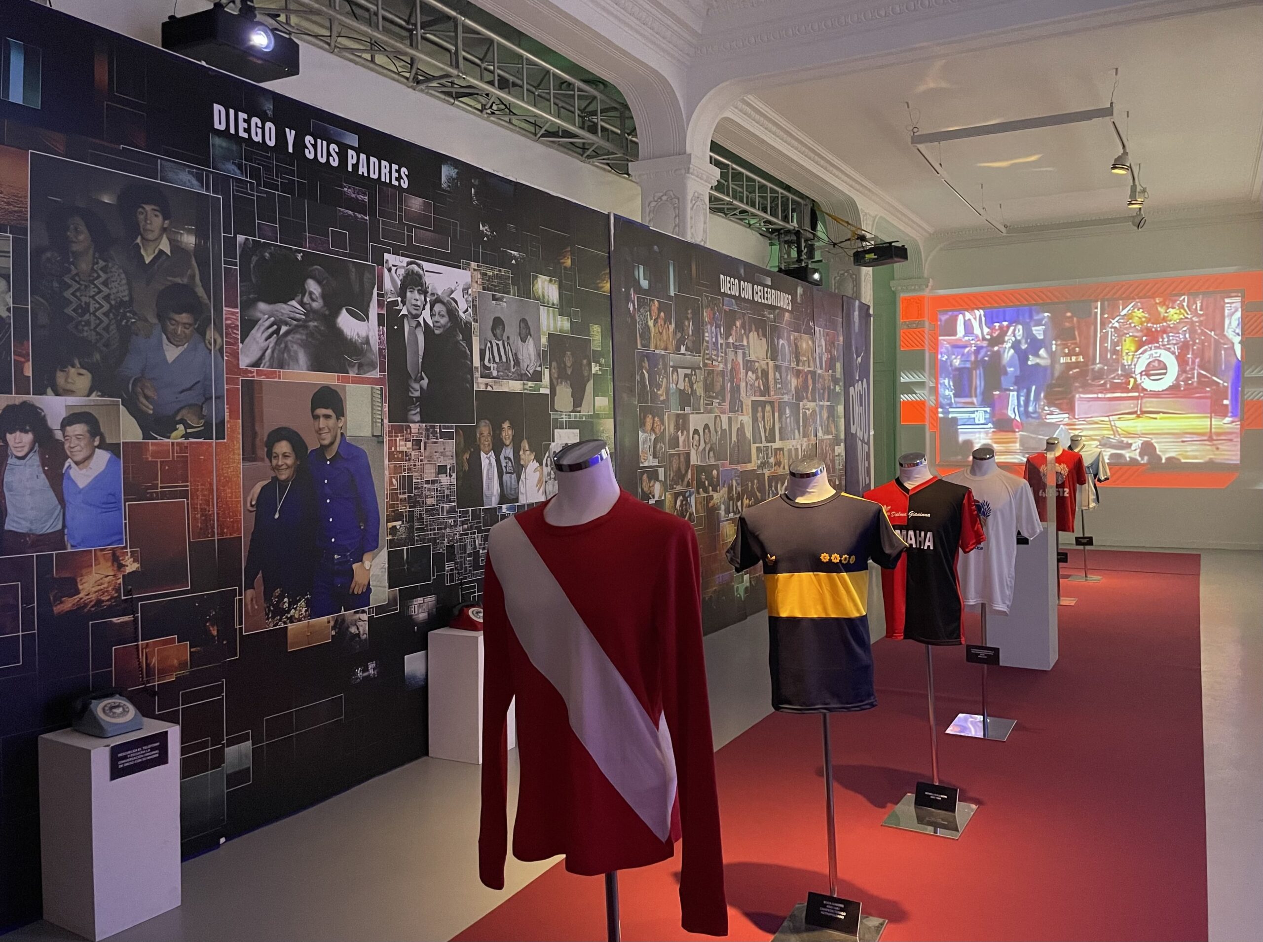 In the center of 'Diego Vive's' hallway there are some of the shirts Maradona used along his career. The wall on the left side of the hallway is full of photos of his life both private as sportive.