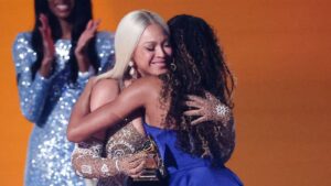 Beyoncé hugging her daughter Blue Ivy Carter